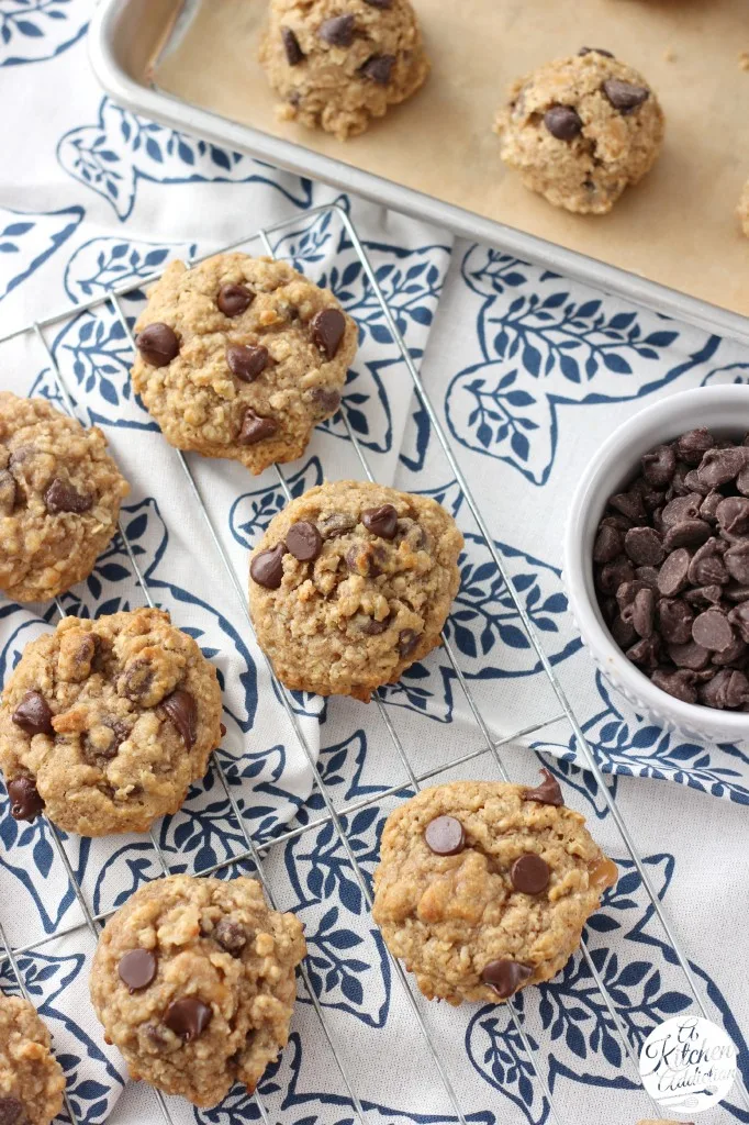 Caramel Chocolate Chip Oatmeal Cookies recipe l www.a-kitchen-addiction.com