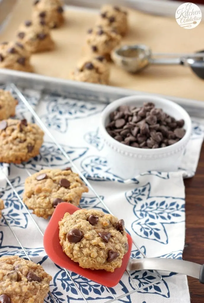 Caramel Dark Chocolate Chip Oat Cookies Recipe l www.a-kitchen-addiction.com