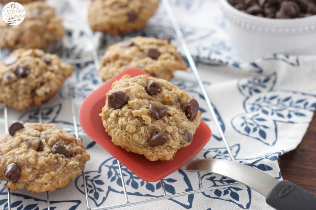 Caramel Dark Chocolate Chip Oatmeal Cookies Recipe l www.a-kitchen-addiction.com