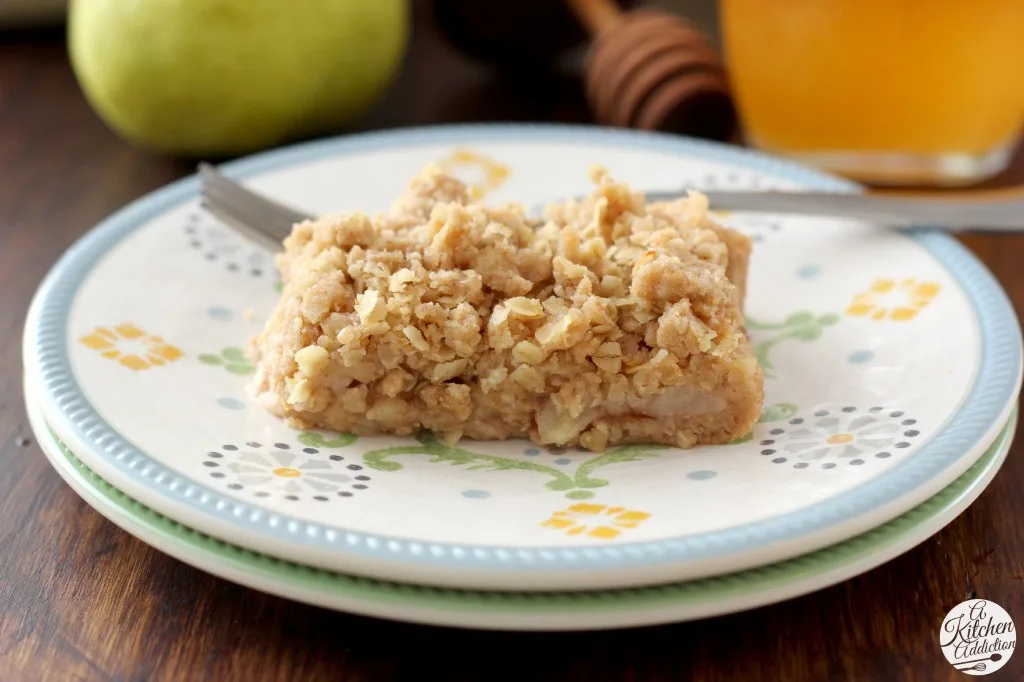 Honey Pear Crisp Bars Recipe l www.a-kitchen-addiction.com