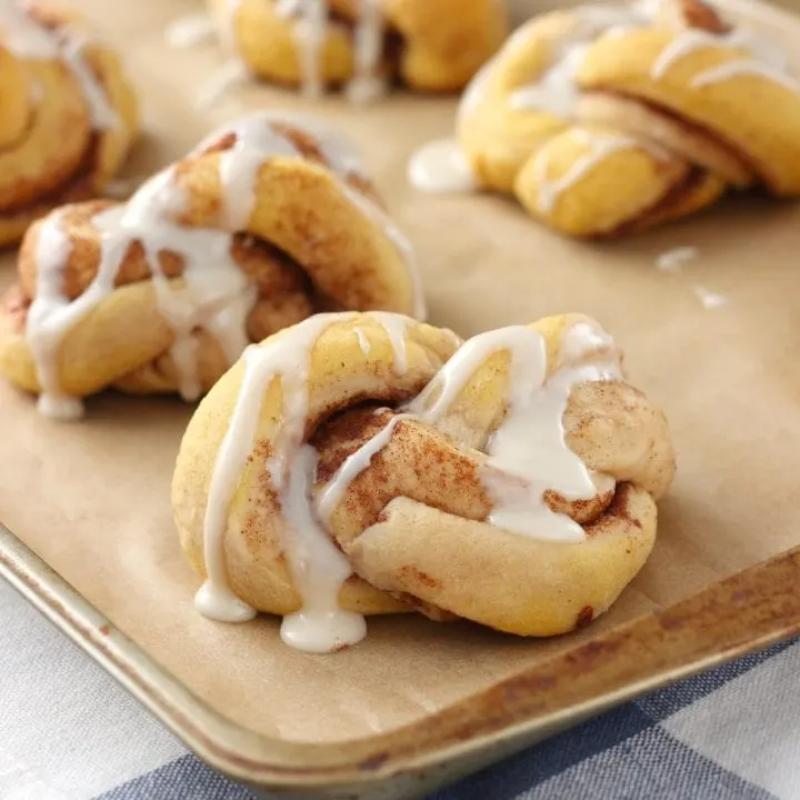 Pumpkin Spice Cinnamon Knots Recipe l www.a-kitchen-addiction.com