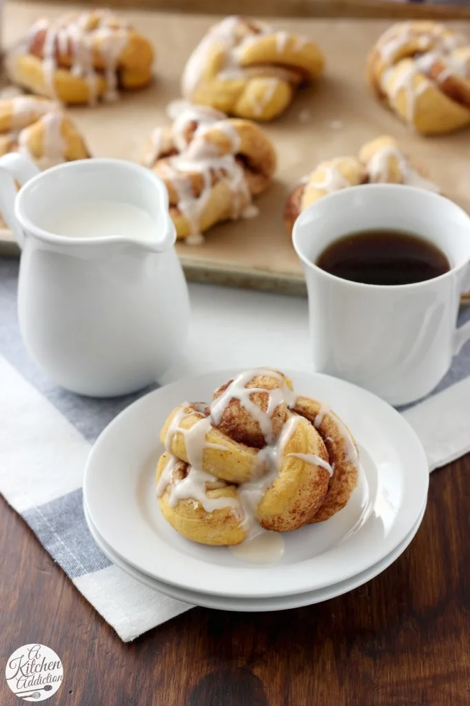 Pumpkin Spice Cinnamon Knots Recipe l www.a-kitchen-addiction.com