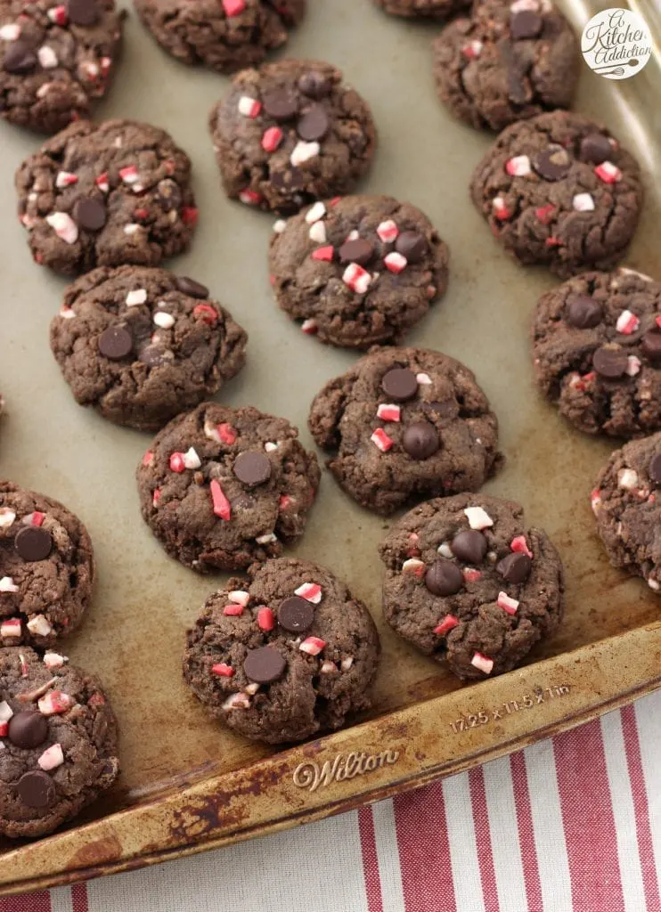 Dark Chocolate Peppermint Crunch Cookies Recipe l www.a-kitchen-addiction.com