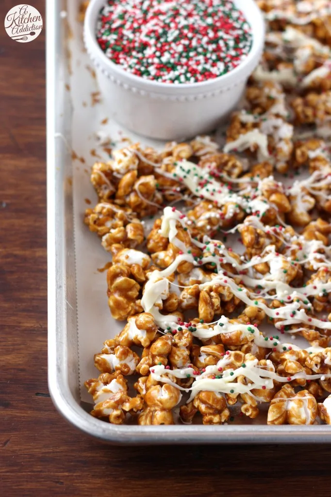 Gingerbread Caramel Corn with White Chocolate Drizzle l www.a-kitchen-addiction.com