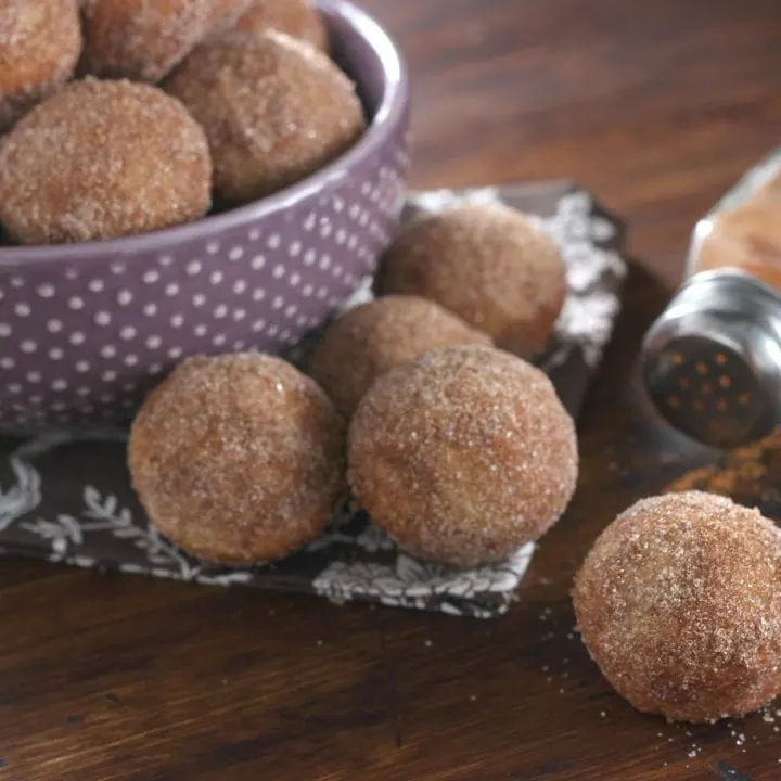 Cinnamon Sugar Chai Donut Muffins Recipe l www.a-kitchen-addiction.com