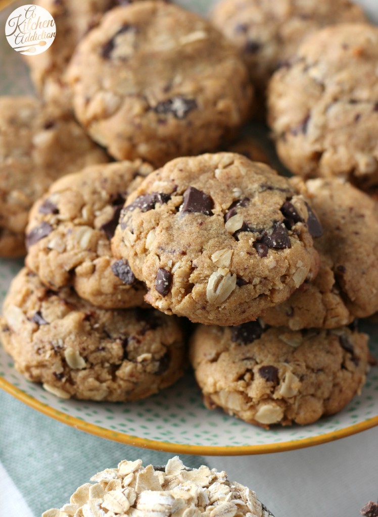 Flourless Dark Chocolate Chunk Peanut Butter Cookies Recipe l www.a-kitchen-addiction.com