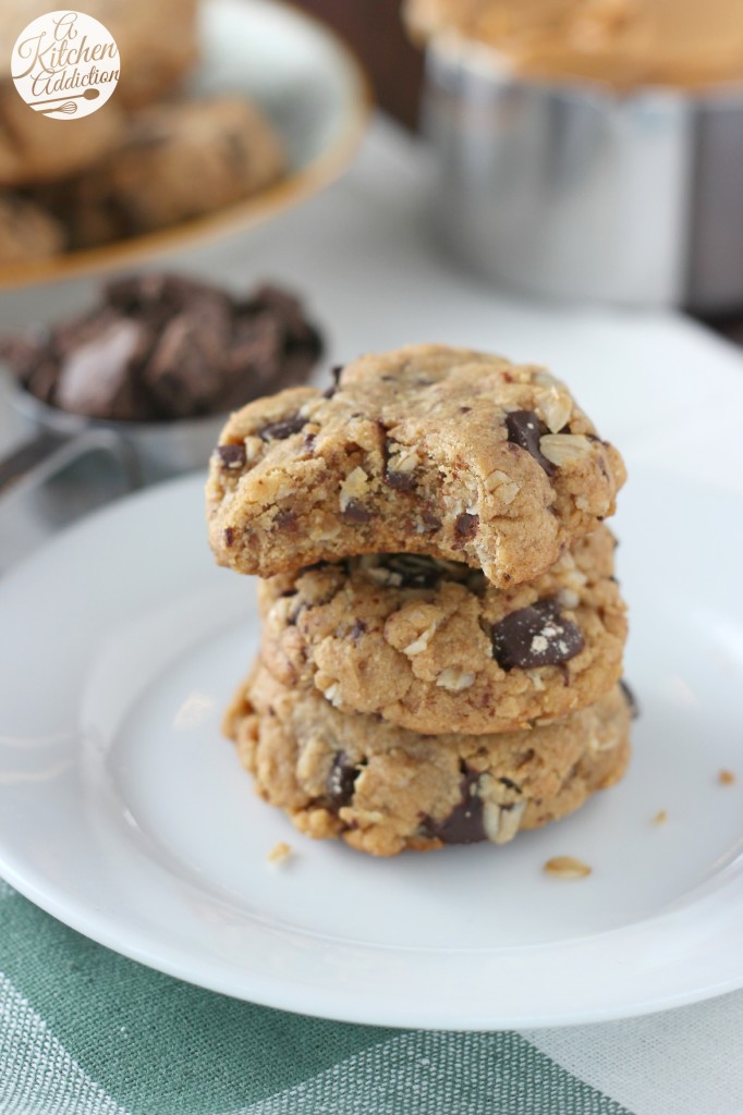 Flourless Dark Chocolate Peanut Butter Oat Cookies Recipe l www.a-kitchen-addiction.com