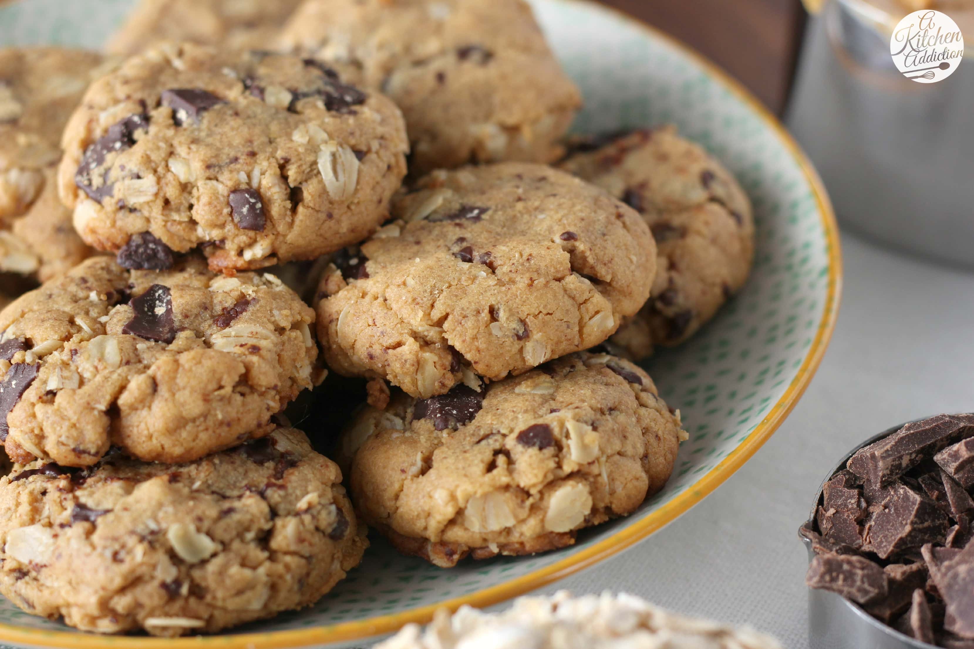 Flourless Dark Chocolate Chunk Peanut Butter Oat Cookies l www.a-kitchen-addiction.com