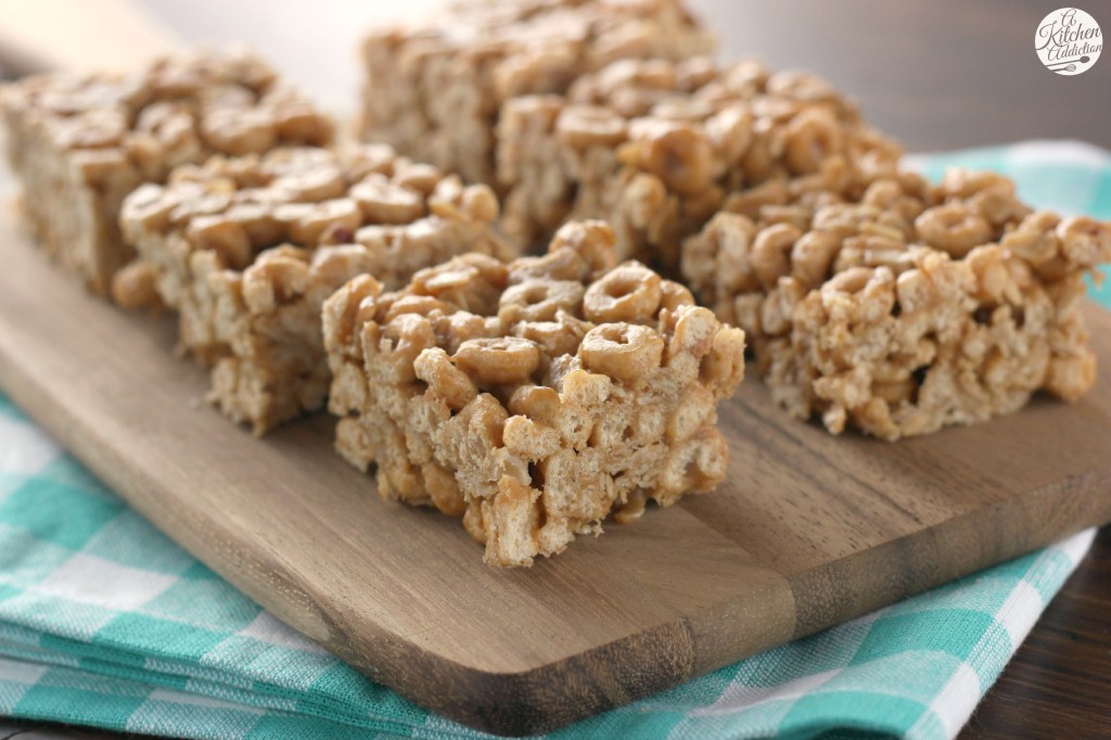 Peanut Butter Honey Cereal Bars Recipe l www.a-kitchen-addiction.com