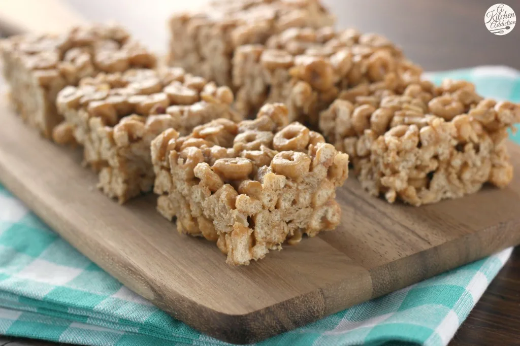 Peanut Butter Honey Cereal Bars Recipe l www.a-kitchen-addiction.com