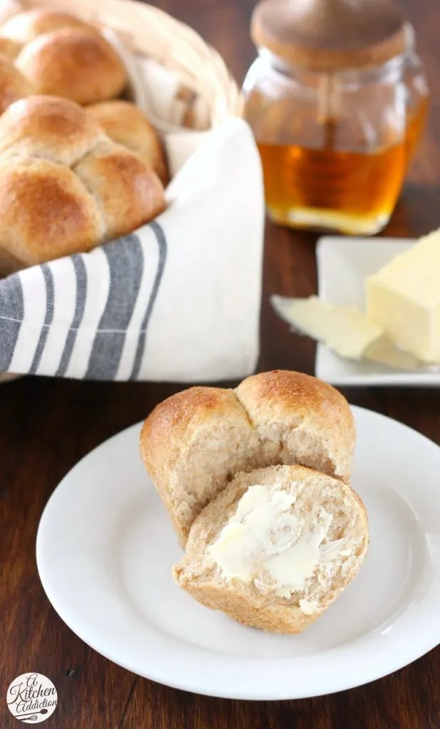 Honey Wheat Cloverleaf Rolls Recipe l www.a-kitchen-addiction.com