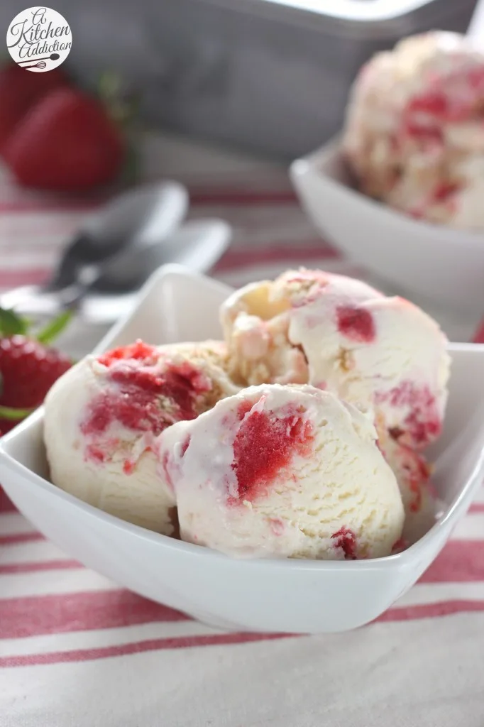 Strawberry Swirled Cheesecake Ice Cream l www.a-kitchen-addiction.com @akitchenaddict