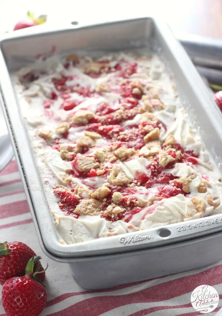 Strawberry Swirled Cheesecake Ice Cream Recipe l www.a-kitchen-addiction.com