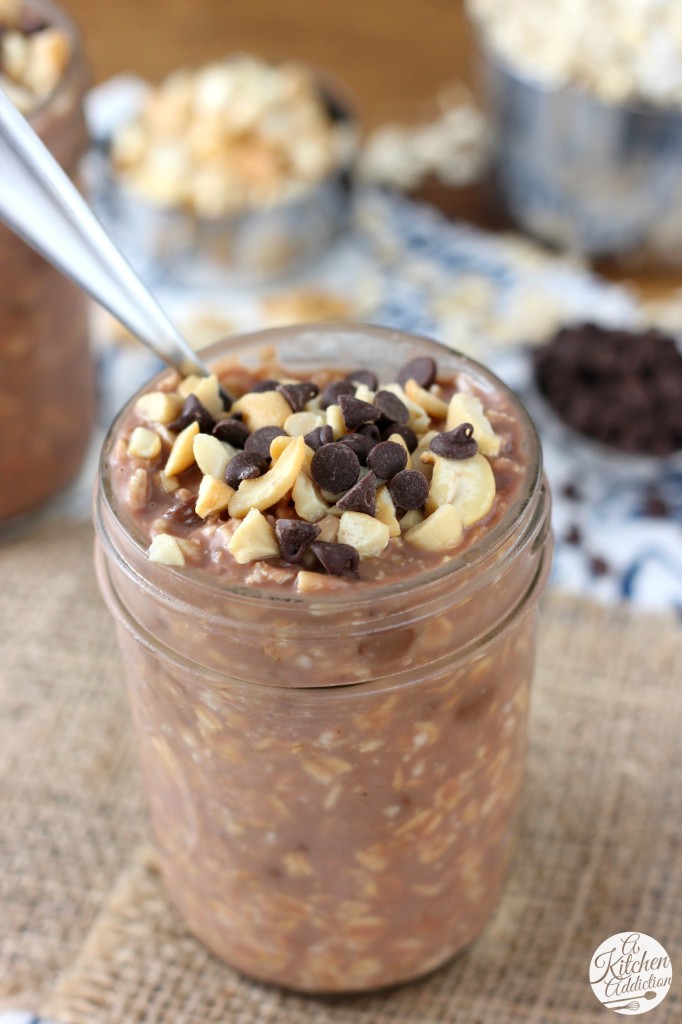 Double Chocolate Cashew Overnight Oats Recipe l www.a-kitchen-addiction.com