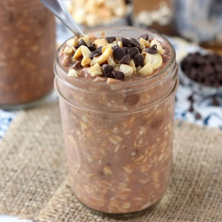 Double Chocolate Cashew Overnight Oats Recipe l www.a-kitchen-addiction.com