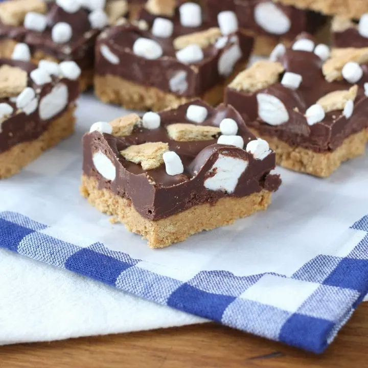 No Bake Dark Chocolate Peanut Butter Smores Bars l www.a-kitchen-addiction.com