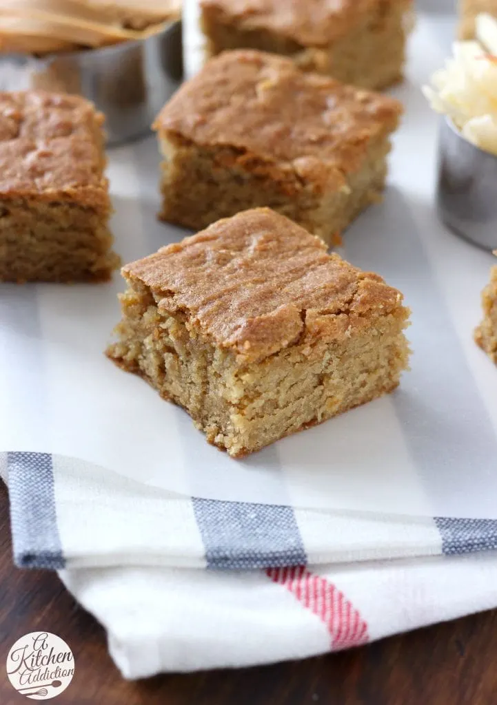 Chewy Peanut Butter Apple Blondies Recipe l www.a-kitchen-addiction.com