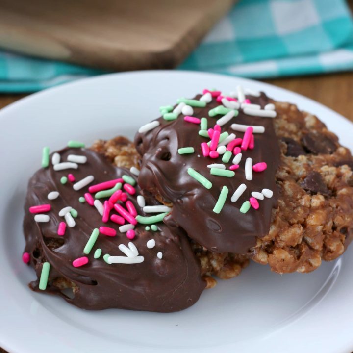 No Bake Chocolate Peanut Butter Crunch Cookies Recipe from A Kitchen Addiction