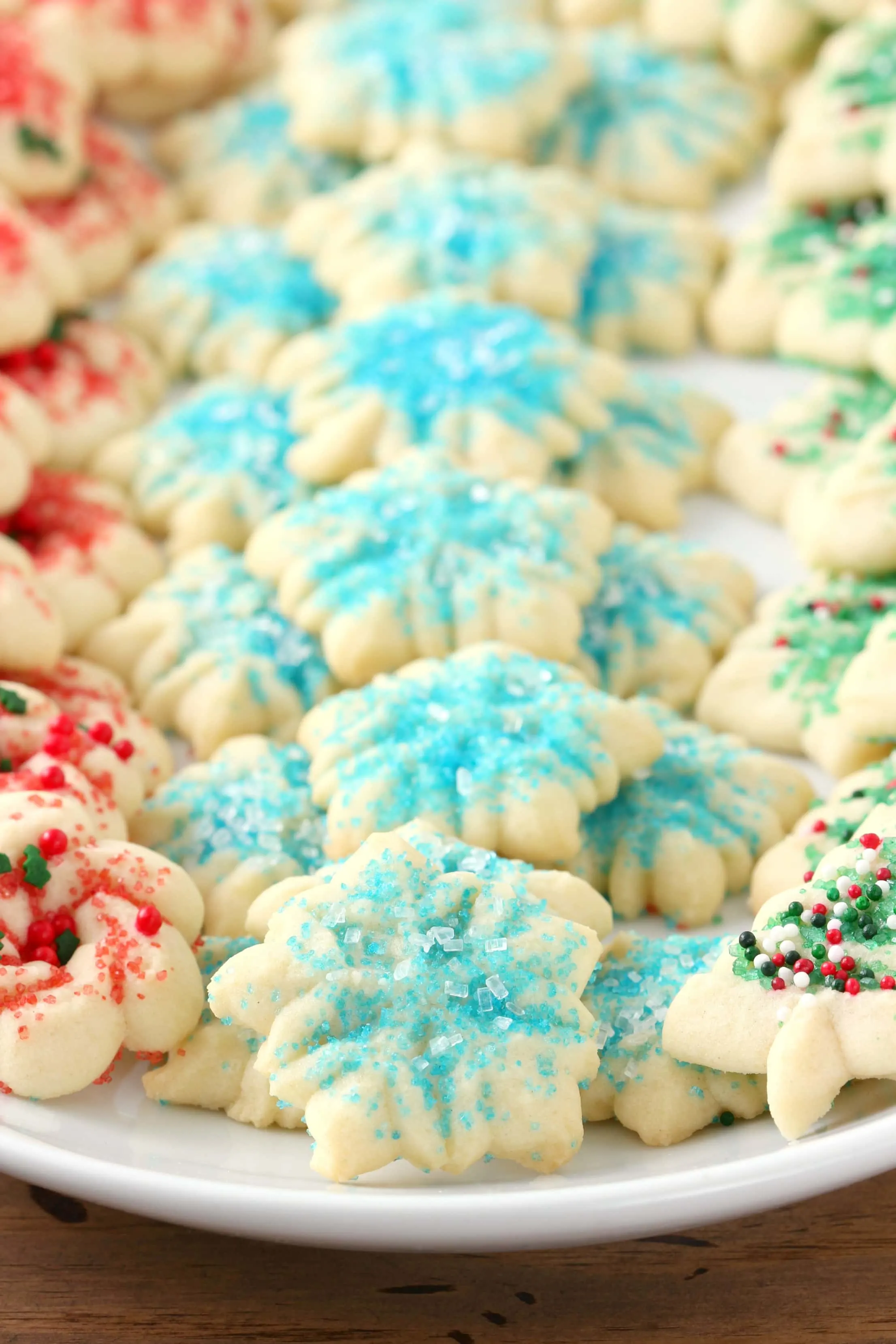 https://www.a-kitchen-addiction.com/wp-content/uploads/2016/11/spritz-cookies-vert-UC.jpg.webp
