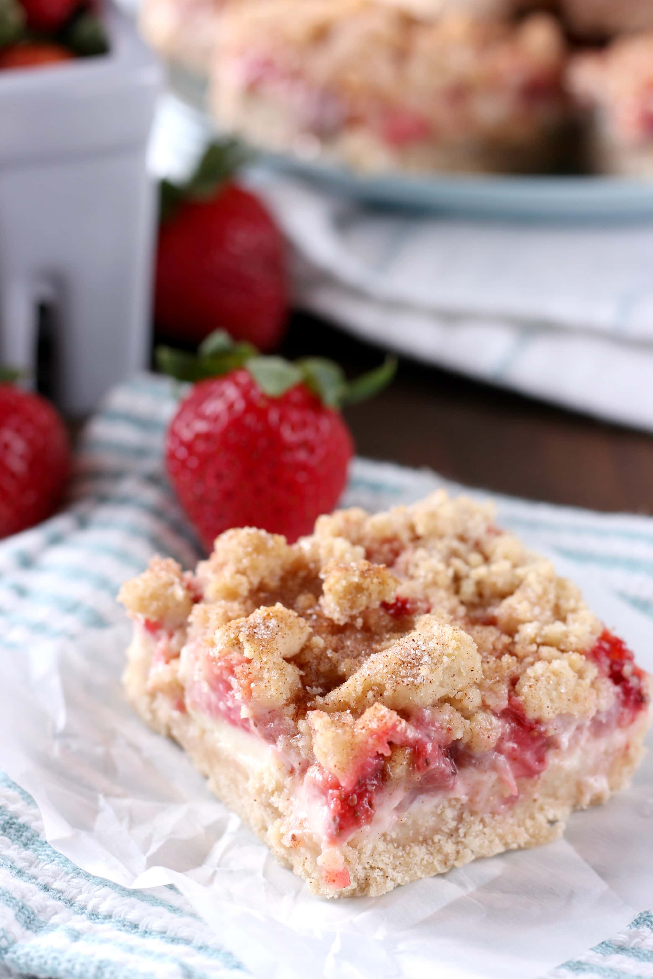 Strawberry Snickerdoodle Cheesecake Bars Recipe from A Kitchen Addiction