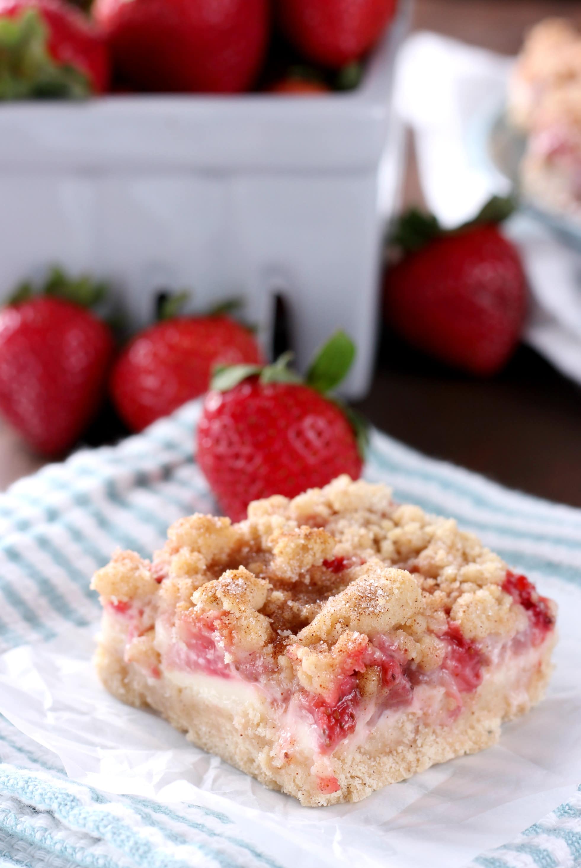 Strawberry Snickerdoodle Cheesecake Bars Recipe from A Kitchen Addiction