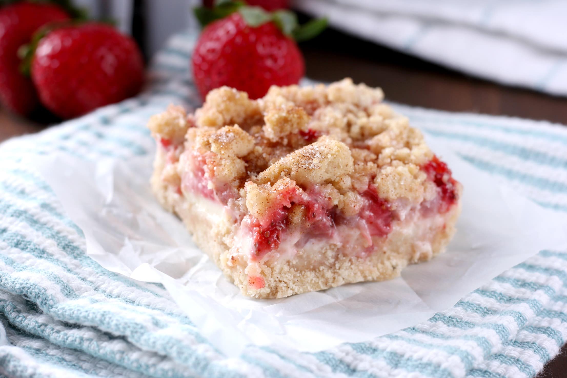 Strawberry Snickerdoodle Cheesecake Bars Recipe from A Kitchen Addiction