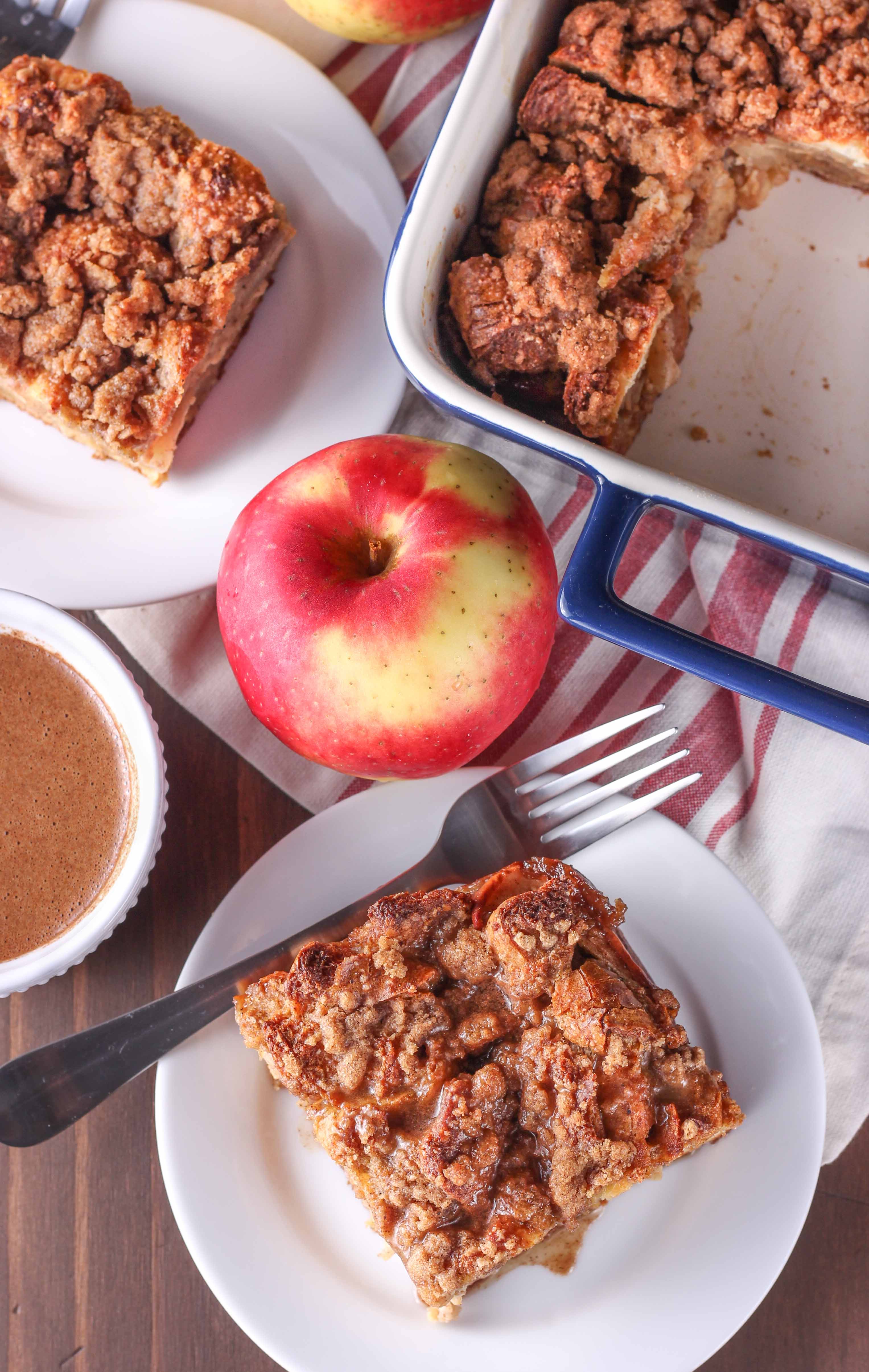 Spiced Apple Pie French Toast Bake that can be made the night before! Recipe from A Kitchen Addiction